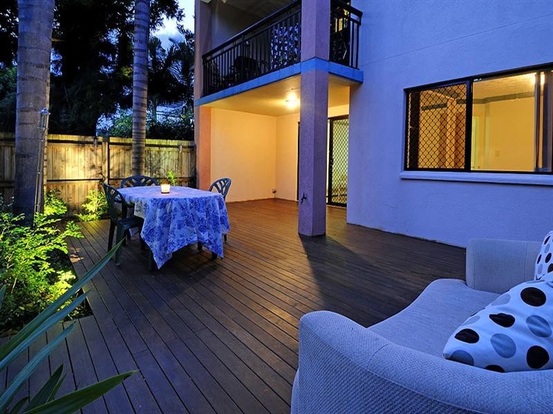 2/16 Malcolm Street, Hawthorne QLD 4171