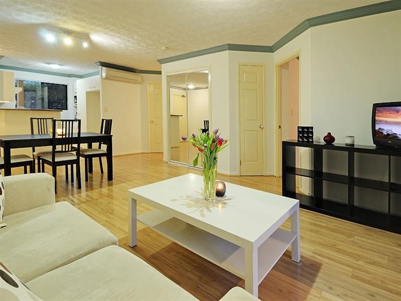 2/16 Malcolm Street, Hawthorne QLD 4171