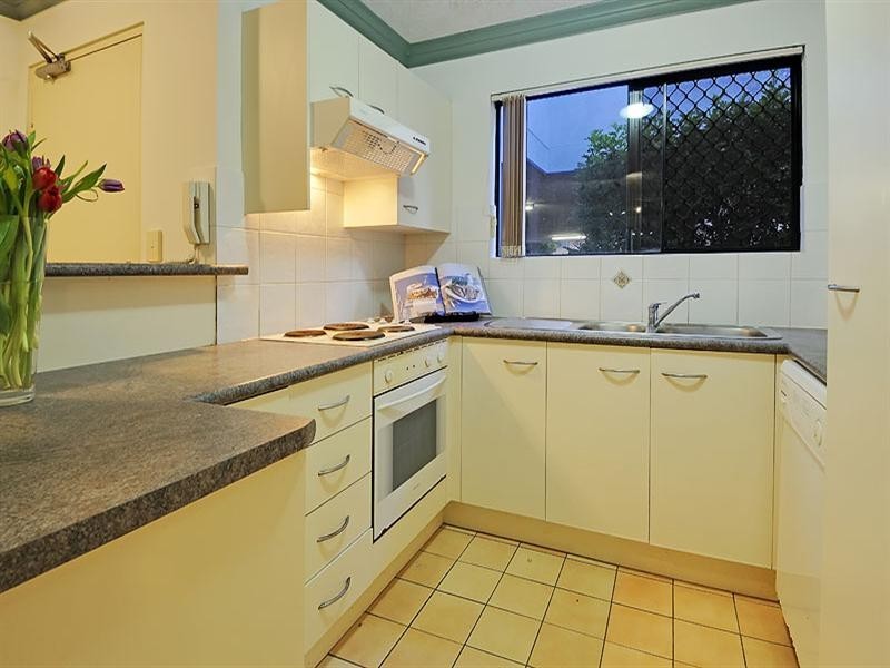 2/16 Malcolm Street, Hawthorne QLD 4171