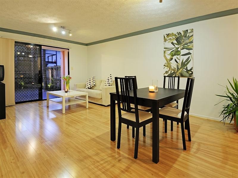 2/16 Malcolm Street, Hawthorne QLD 4171