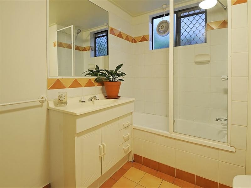 2/16 Malcolm Street, Hawthorne QLD 4171