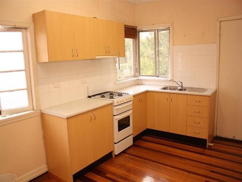 27 Ruskin Street, Taringa QLD 4068