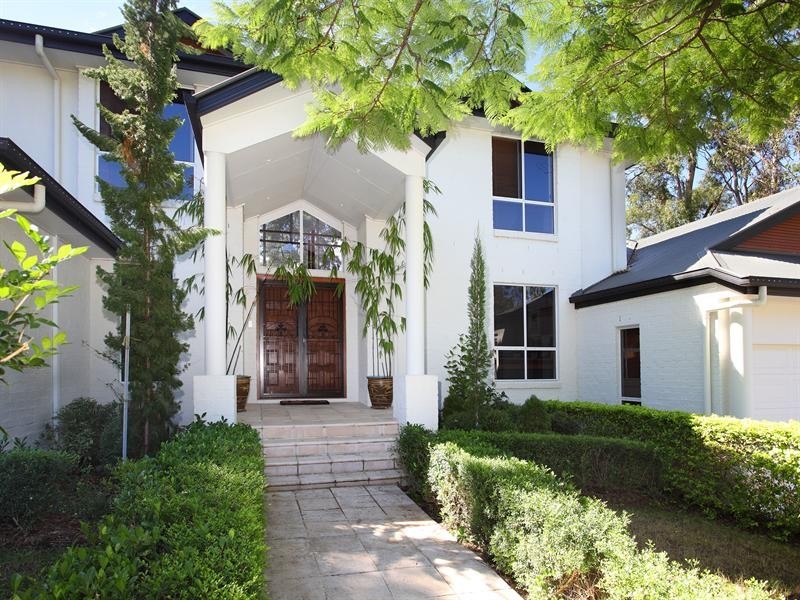 4 Gayna Street, Kenmore QLD 4069