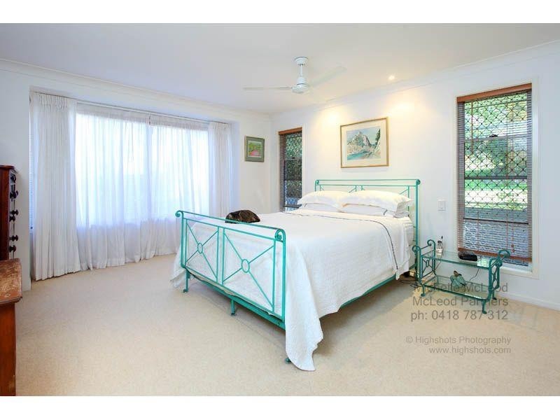 4 Gayna Street, Kenmore QLD 4069