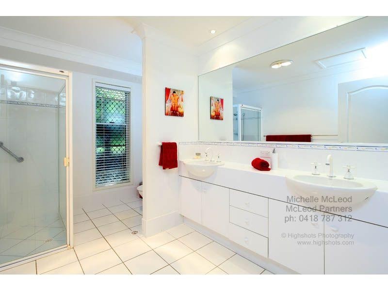 4 Gayna Street, Kenmore QLD 4069