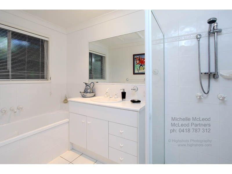 4 Gayna Street, Kenmore QLD 4069