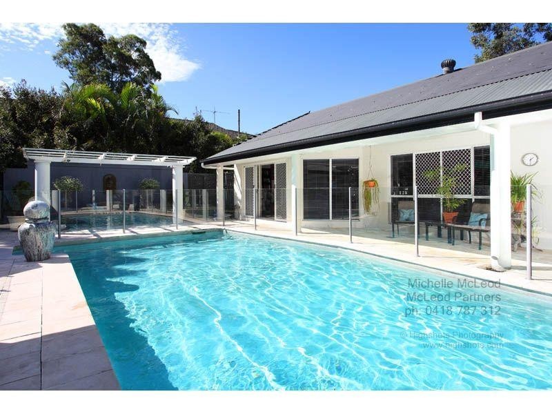 4 Gayna Street, Kenmore QLD 4069