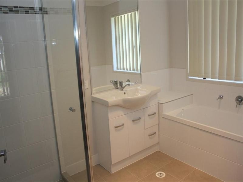 5 Margaret Court, Kenmore QLD 4069