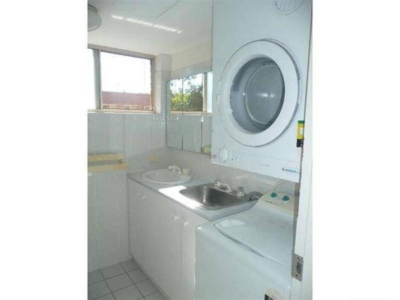 2/18 Cecil Street, Indooroopilly QLD 4068