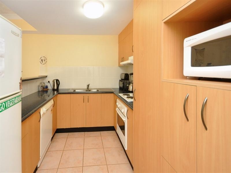 2/52 Mitre Street, St Lucia QLD 4067