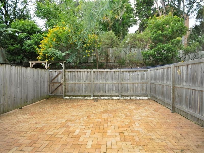 2/52 Mitre Street, St Lucia QLD 4067