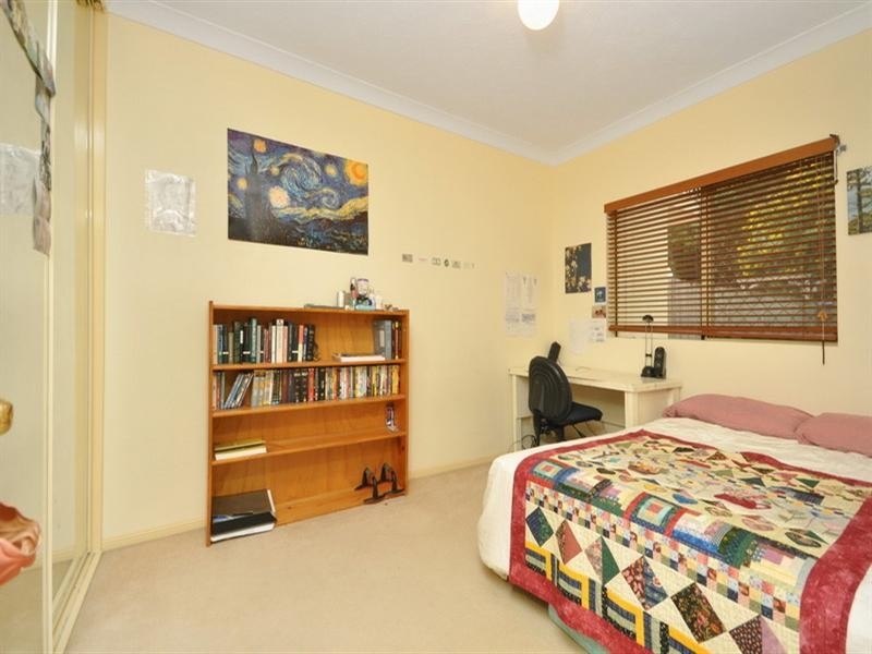 2/52 Mitre Street, St Lucia QLD 4067