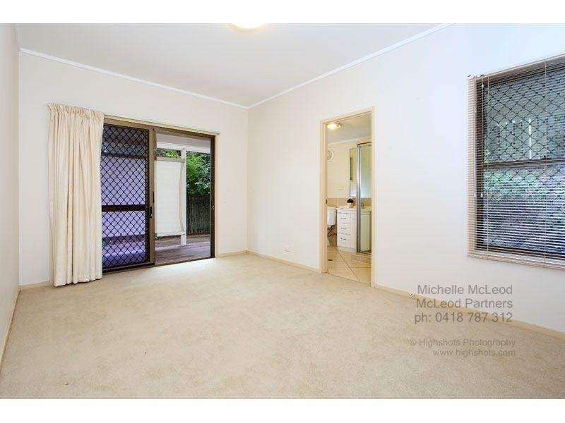 10 Vanimo Street, Chapel Hill QLD 4069