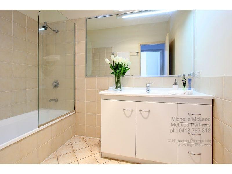 10 Vanimo Street, Chapel Hill QLD 4069