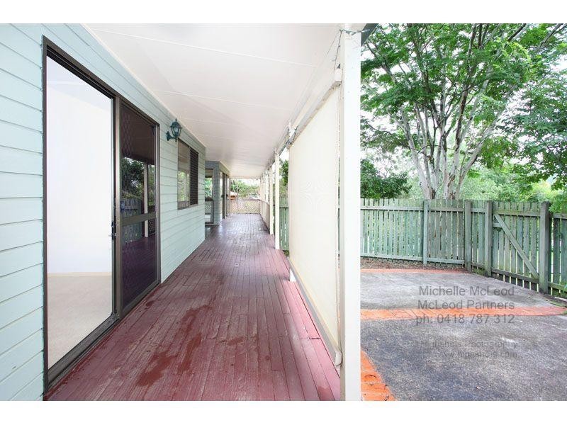 10 Vanimo Street, Chapel Hill QLD 4069