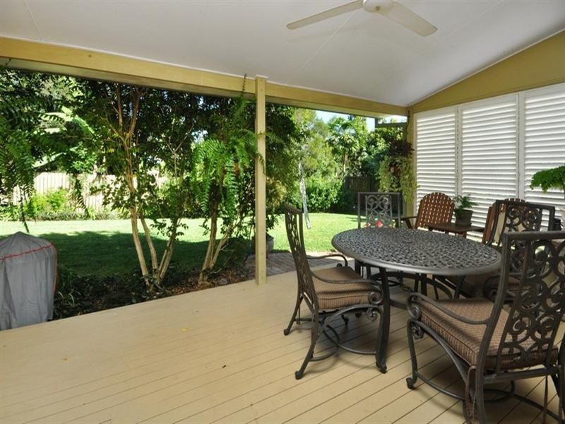 24 Farnworth Street, Chapel Hill QLD 4069