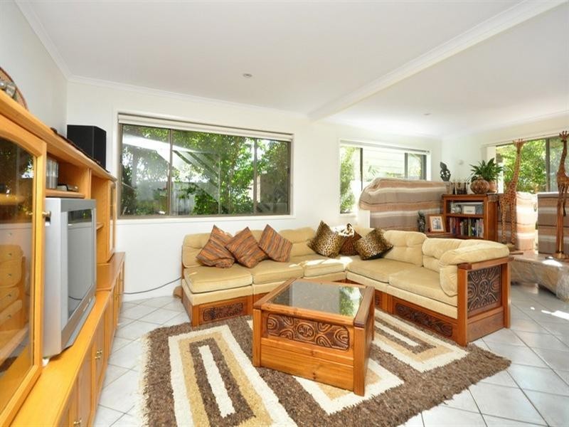 24 Farnworth Street, Chapel Hill QLD 4069