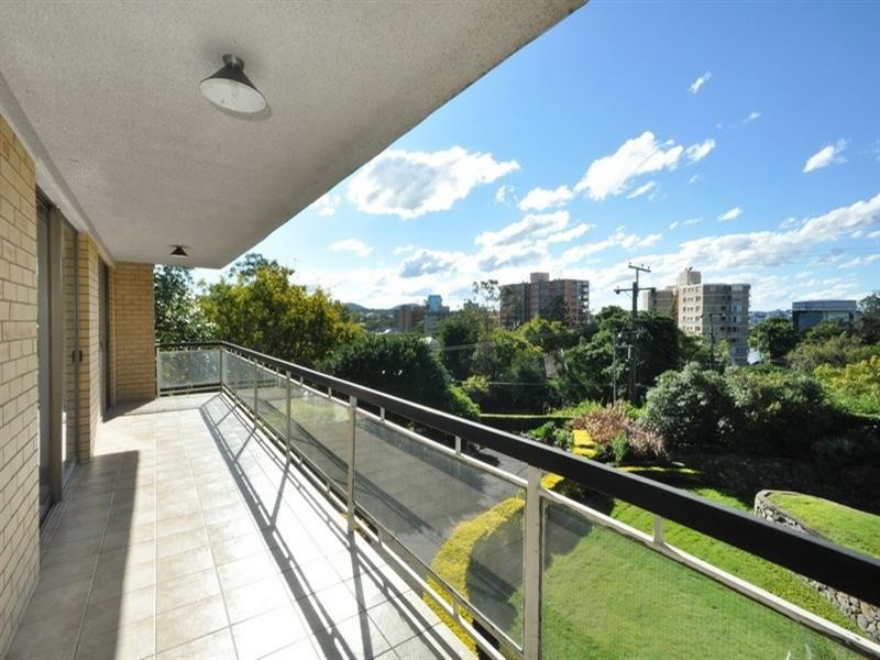 1/60 Bellevue Terrace, St Lucia QLD 4067