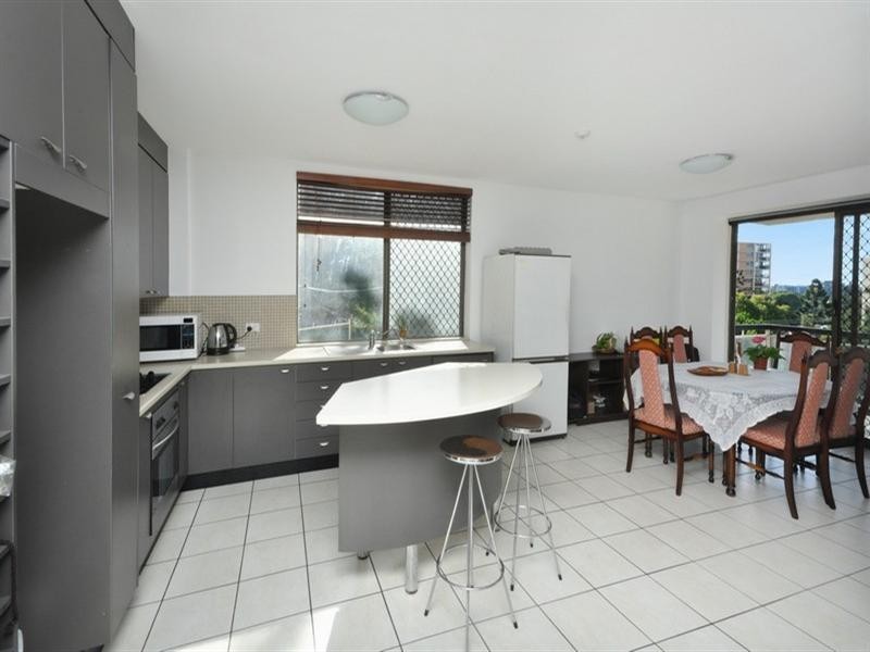 1/60 Bellevue Terrace, St Lucia QLD 4067