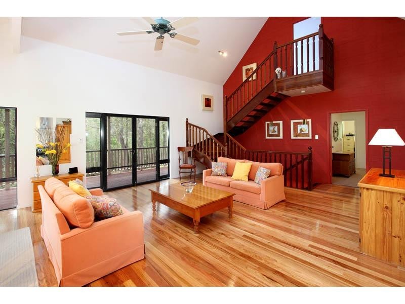 23 Hillcrest Place, Chapel Hill QLD 4069