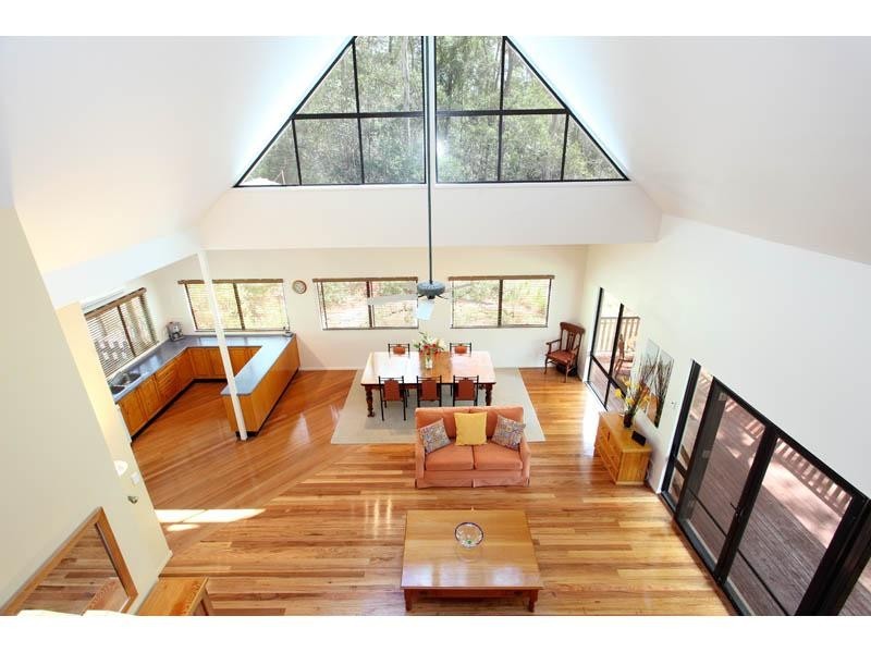 23 Hillcrest Place, Chapel Hill QLD 4069