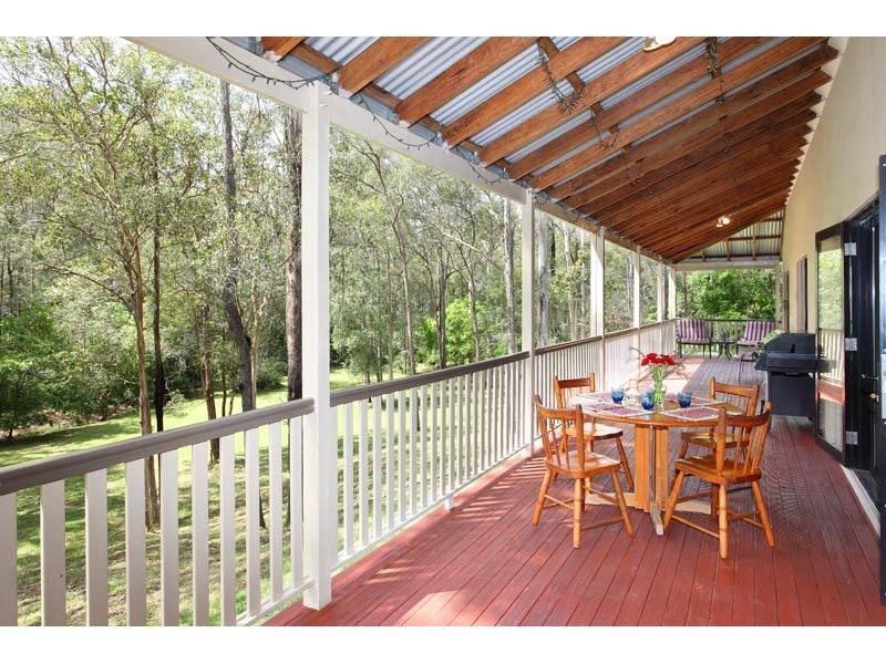 23 Hillcrest Place, Chapel Hill QLD 4069