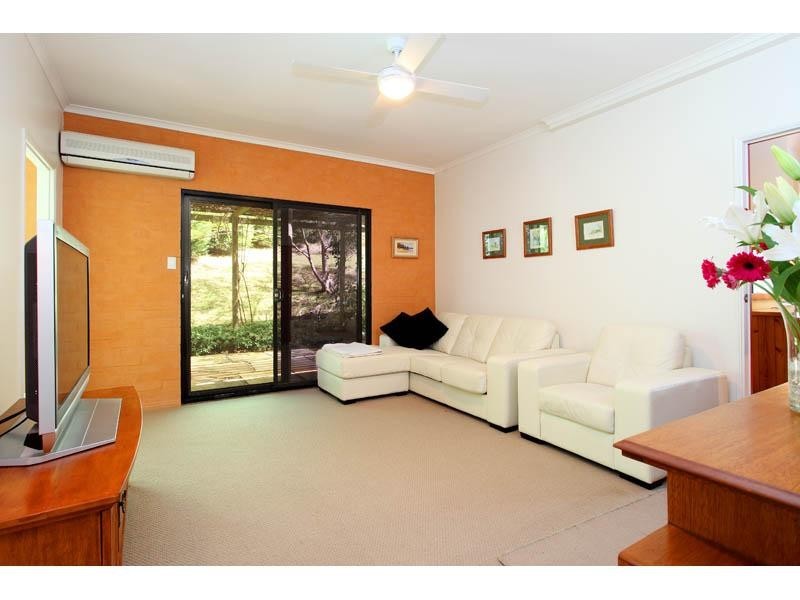 23 Hillcrest Place, Chapel Hill QLD 4069