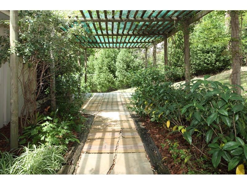 23 Hillcrest Place, Chapel Hill QLD 4069