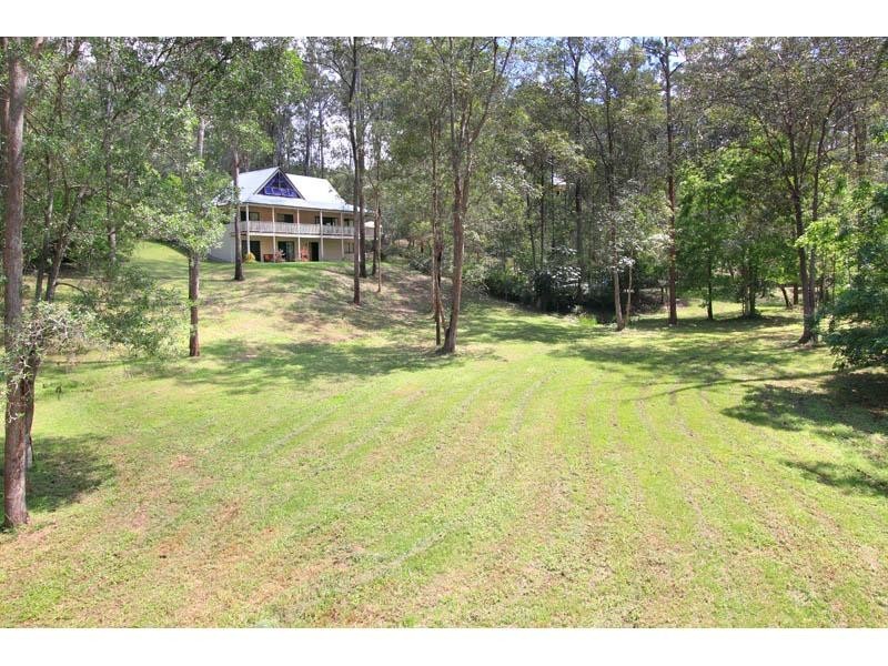 23 Hillcrest Place, Chapel Hill QLD 4069