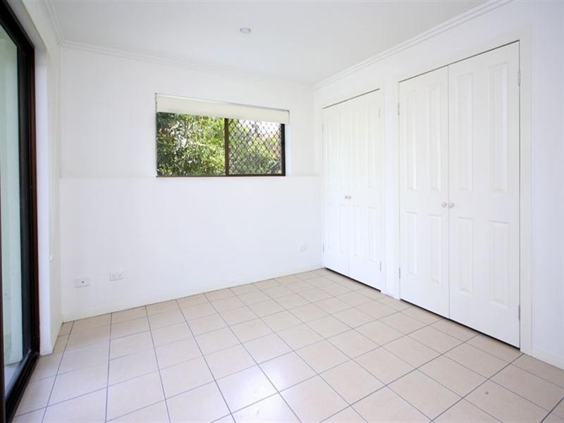 6 Robyn Street, Chapel Hill QLD 4069