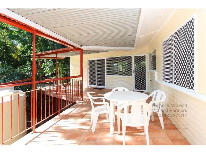 90 Tristania Road, Chapel Hill QLD 4069