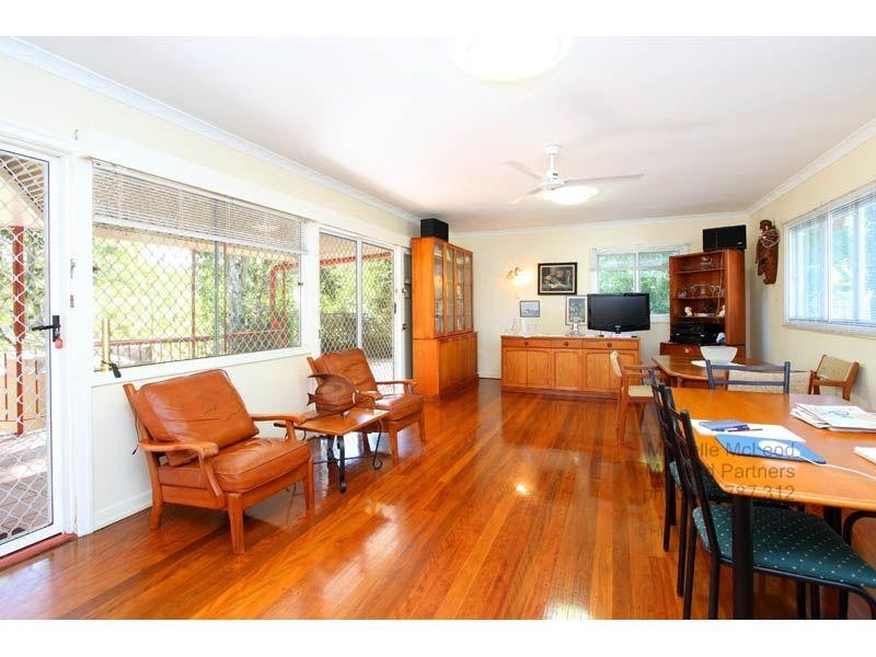 90 Tristania Road, Chapel Hill QLD 4069