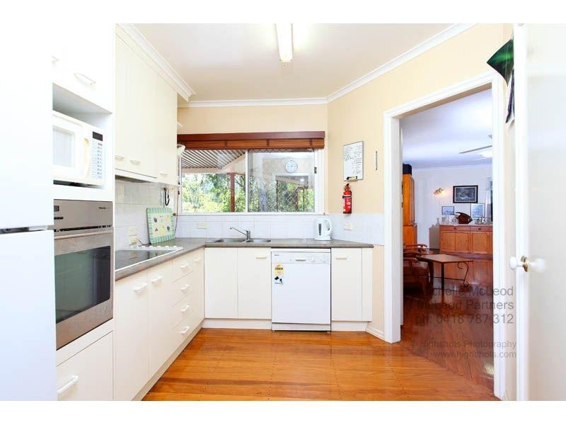 90 Tristania Road, Chapel Hill QLD 4069