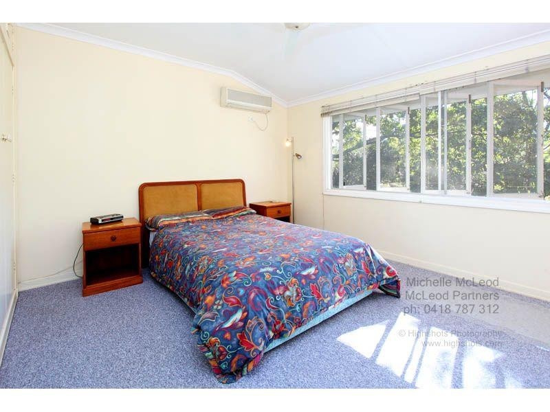 90 Tristania Road, Chapel Hill QLD 4069