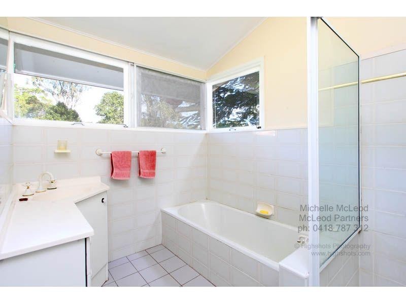 90 Tristania Road, Chapel Hill QLD 4069