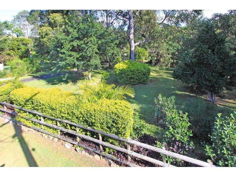 90 Tristania Road, Chapel Hill QLD 4069