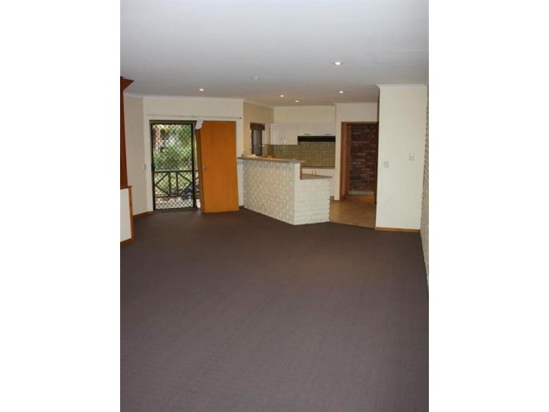 4/1 Jerdanefield Road, St Lucia QLD 4067