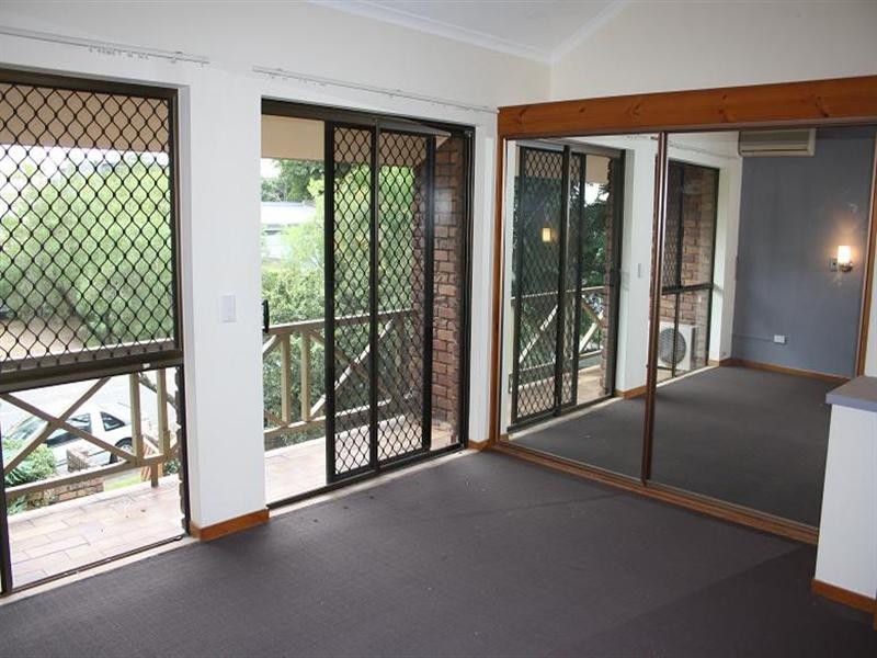 4/1 Jerdanefield Road, St Lucia QLD 4067