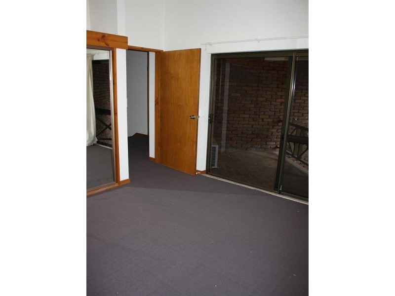 4/1 Jerdanefield Road, St Lucia QLD 4067