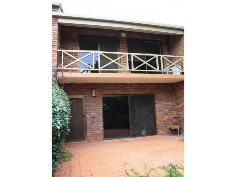 4/1 Jerdanefield Road, St Lucia QLD 4067