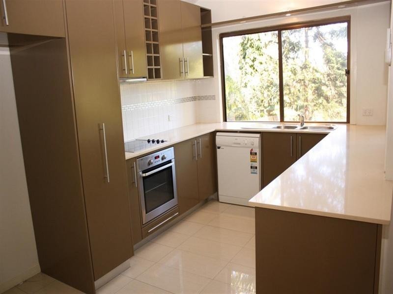 6 Robyn Street, Chapel Hill QLD 4069