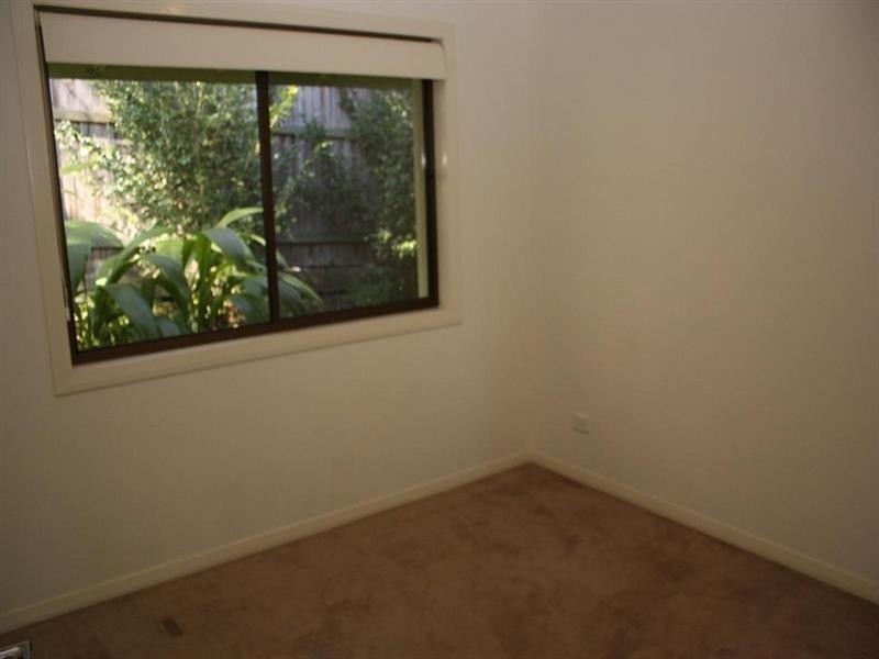 6 Robyn Street, Chapel Hill QLD 4069