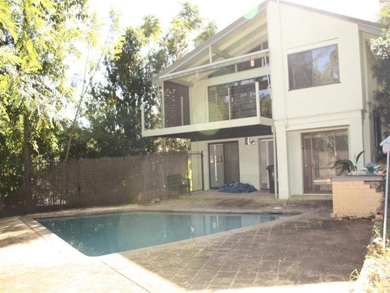 6 Robyn Street, Chapel Hill QLD 4069