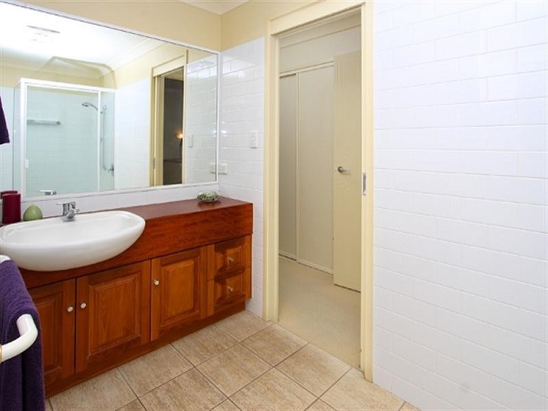 8 Evergreen Close, Kenmore QLD 4069