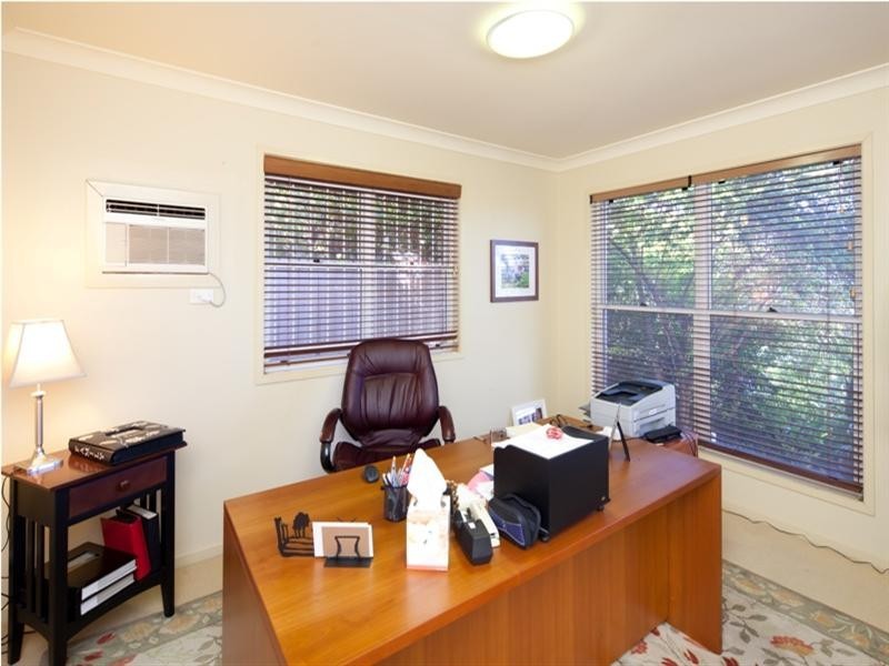 8 Evergreen Close, Kenmore QLD 4069