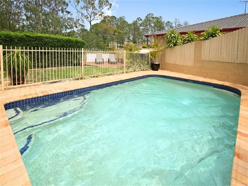 8 Evergreen Close, Kenmore QLD 4069