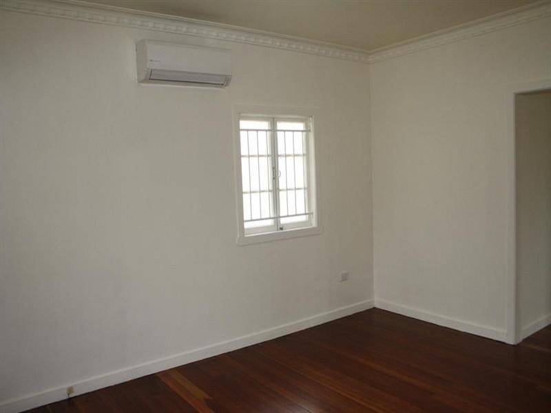 27 Saunders Street, Indooroopilly QLD 4068