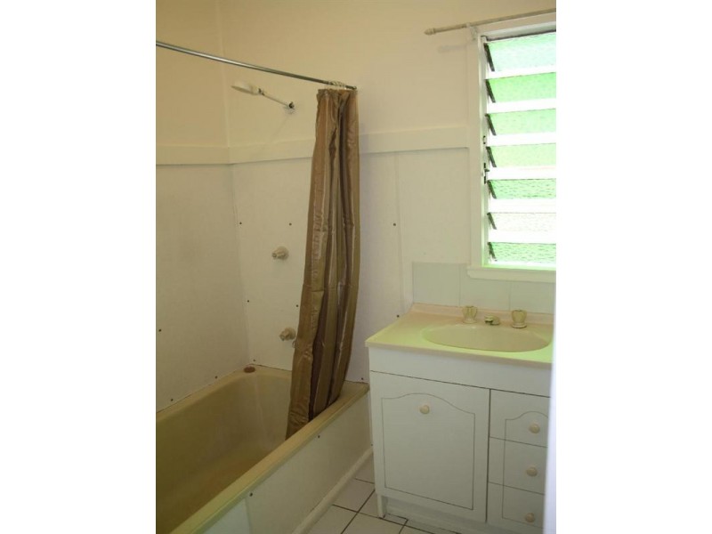 27 Saunders Street, Indooroopilly QLD 4068