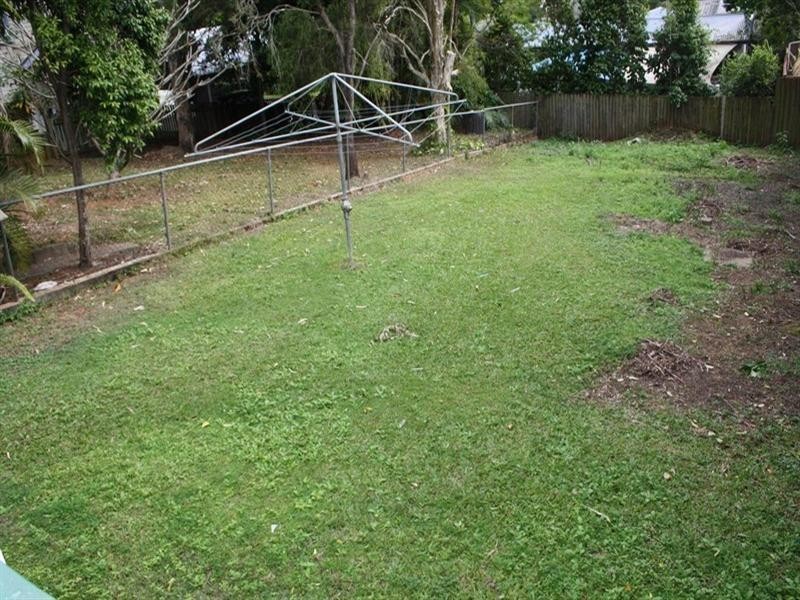 27 Saunders Street, Indooroopilly QLD 4068