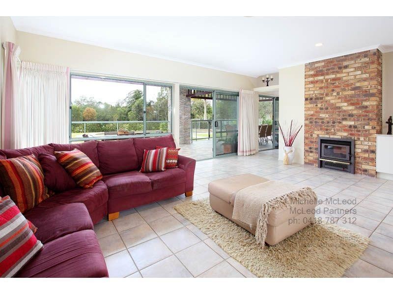 18 Chadston Close, Kenmore Hills QLD 4069